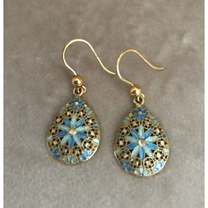 Gold tone blue flower earrings